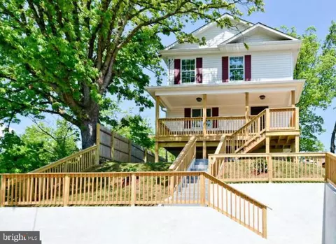 5008 B St SE, Washington, DC 20019