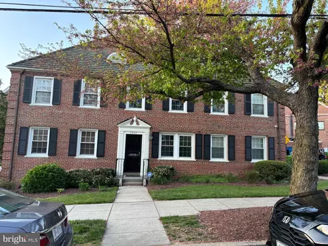3820 V St SE #202, Washington, DC 20020