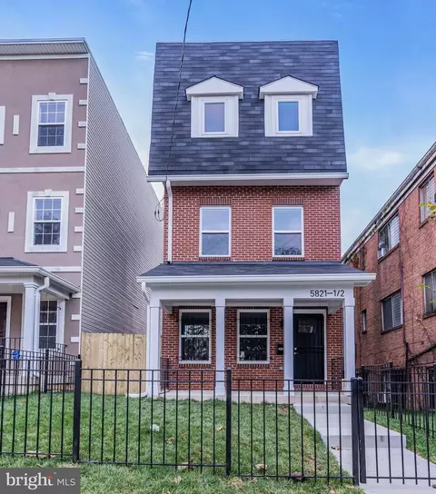 5821 12 Field Pl NE, Washington, DC 20019