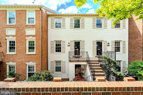 3237 Sutton Pl NW #A, Washington, DC 20016