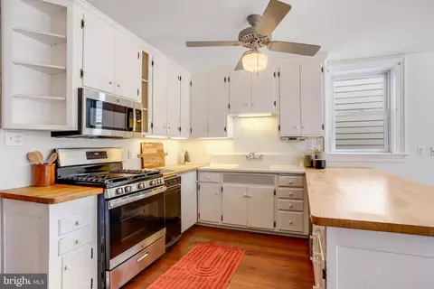 Kitchen - 509 E Capitol St SE, Washington, DC 20003 photo 2 of 4