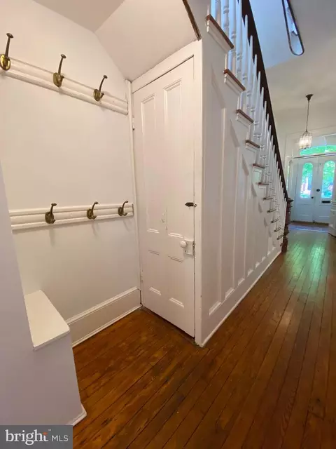 Entry Way - 509 E Capitol St SE, Washington, DC 20003 photo 4 of 6