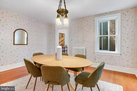 Dining - 509 E Capitol St SE, Washington, DC 20003 photo 2 of 4