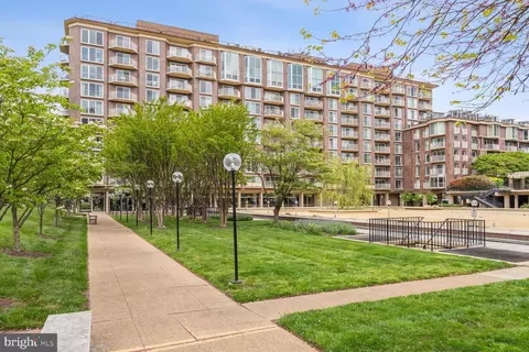 560 N Street St SW #N8912, Washington, DC 20024