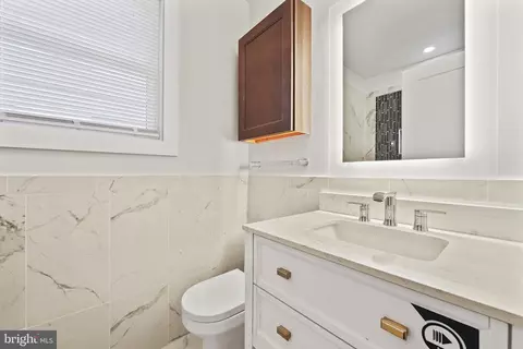 Bath - 2207 Rand Pl NE, Washington, DC 20002 photo 3 of 7