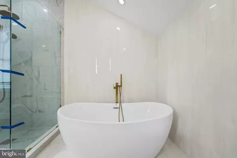 Bath - 2207 Rand Pl NE, Washington, DC 20002 photo 2 of 7