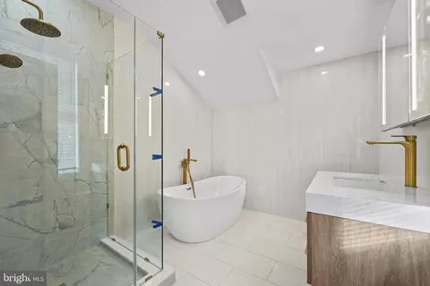 Bath - 2207 Rand Pl NE, Washington, DC 20002 photo 1 of 7