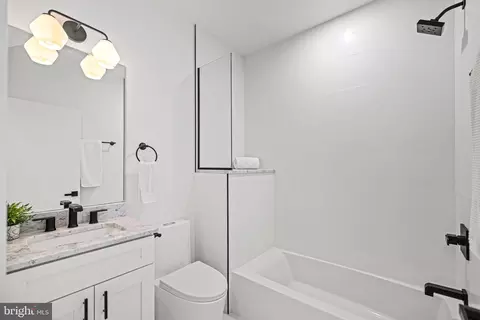 1819 A St SE #A, Washington, DC 20003 photo 39
