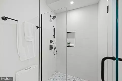 1819 A St SE #A, Washington, DC 20003 photo 34