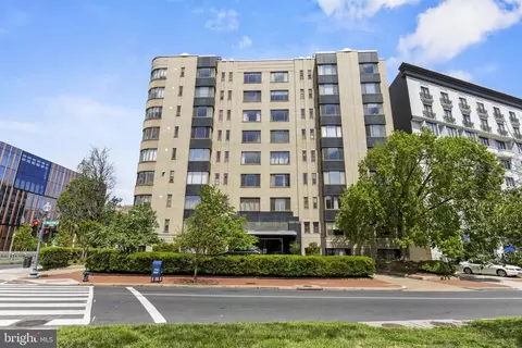 1 Scott Cir NW #815, Washington, DC 20036