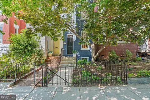 142 D St SE, Washington, DC 20003