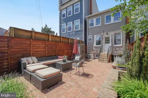Exterior - 218 16th St SE, Washington, DC 20003 photo 5 of 6