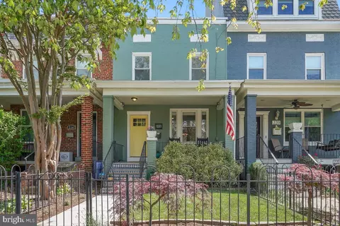 218 16th St SE, Washington, DC 20003