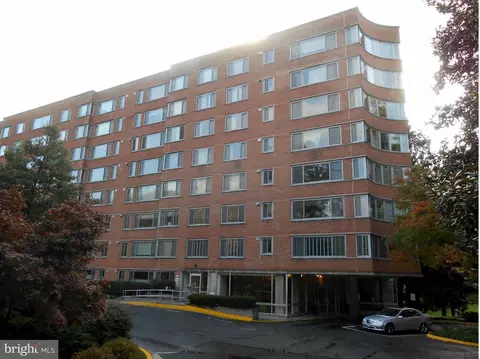 4200 Cathedral Ave NW #803, Washington, DC 20016