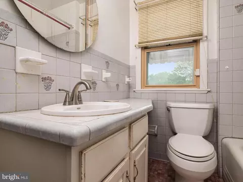 Bath - 322 18th St NE, Washington, DC 20002 photo 1 of 3