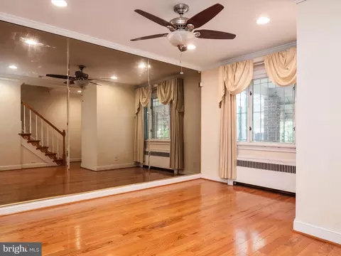 Living - 322 18th St NE, Washington, DC 20002 photo 3 of 5