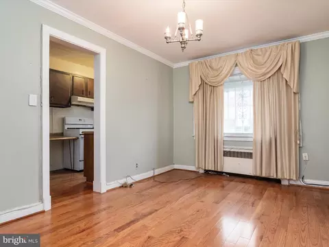 Living - 322 18th St NE, Washington, DC 20002 photo 4 of 5