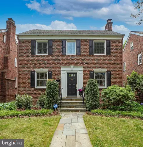 4618 Warren St NW, Washington, DC 20016