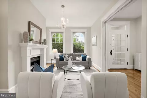 808 D St SE, Washington, DC 20003