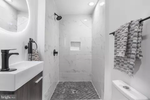 Bath - 2816 30th St NE, Washington, DC 20018 photo 2 of 4