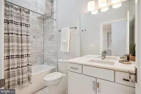 Bath - 819 D St NE #36, Washington, DC 20002 photo 4 of 4