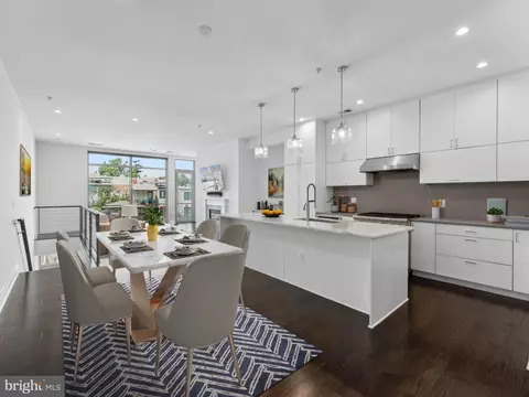 624 8th St NE #201, Washington, DC 20002