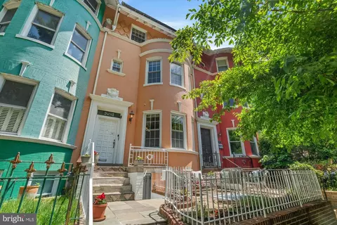 2513 Cliffbourne Pl NW, Washington, DC 20009