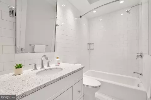 418 7th St SE #401, Washington, DC 20003 photo 13