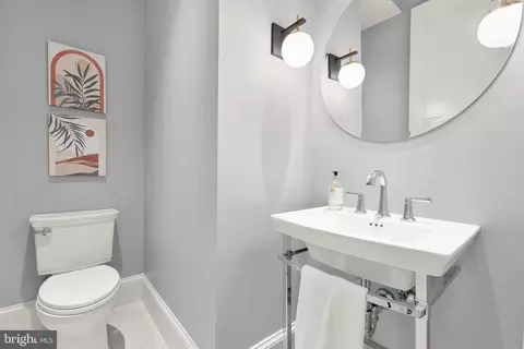 418 7th St SE #401, Washington, DC 20003 photo 10