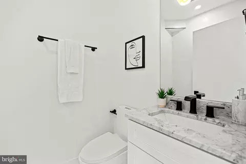 1819 A St SE #C, Washington, DC 20003 photo 31