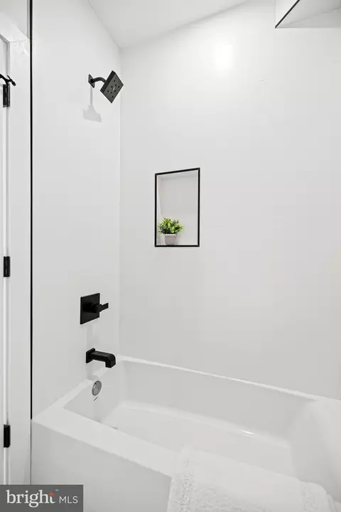1819 A St SE #C, Washington, DC 20003 photo 32