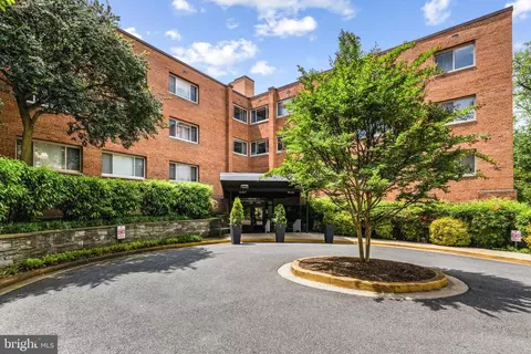 3900 Tunlaw Rd NW #302, Washington, DC 20007