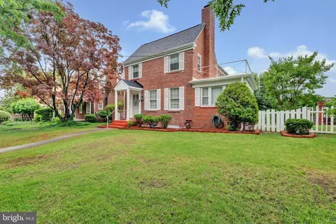 1823 Varnum St NE, Washington, DC 20018