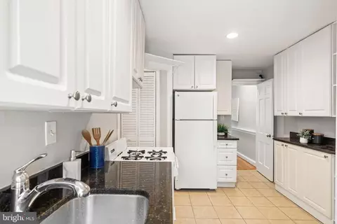 2702 Dumbarton St NW, Washington, DC 20007 photo 19
