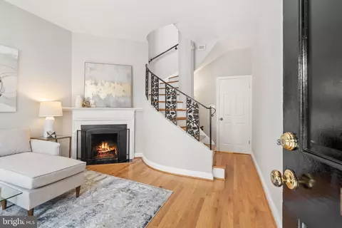 2702 Dumbarton St NW, Washington, DC 20007 photo 4