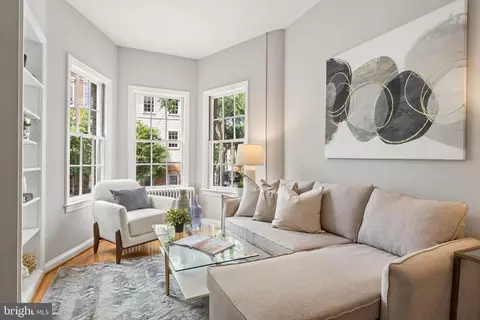 2702 Dumbarton St NW, Washington, DC 20007 photo 8