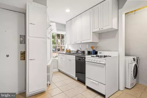 2702 Dumbarton St NW, Washington, DC 20007 photo 17