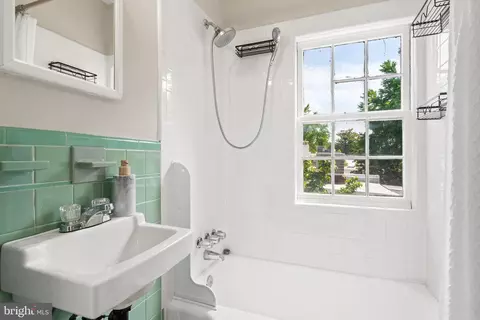 2702 Dumbarton St NW, Washington, DC 20007 photo 27