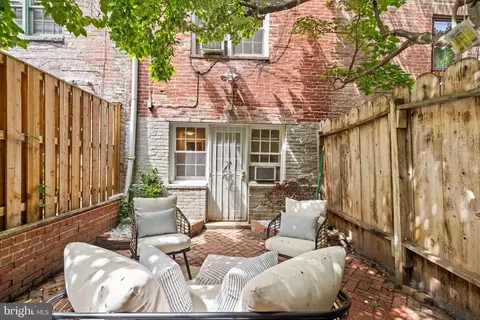 2702 Dumbarton St NW, Washington, DC 20007 photo 32