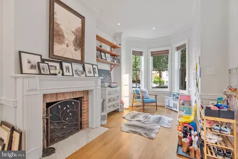 127 D St SE, Washington, DC 20003 photo 3