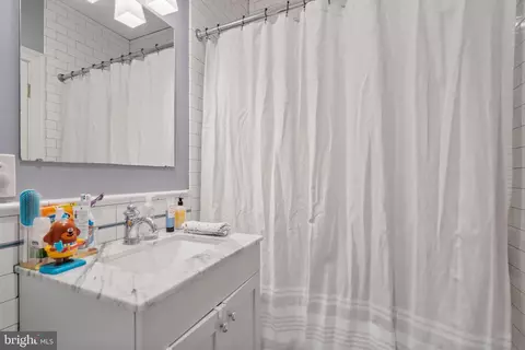 127 D St SE, Washington, DC 20003 photo 29