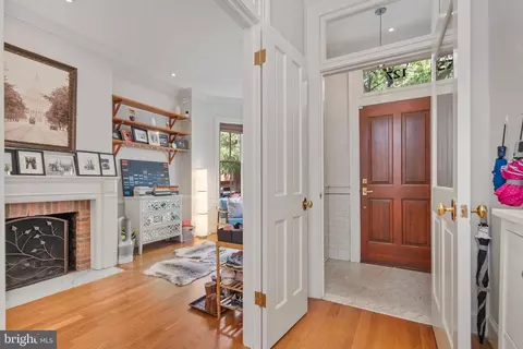 127 D St SE, Washington, DC 20003 photo 2