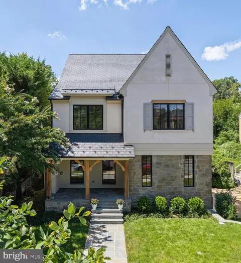 3208 44th St NW, Washington, DC 20016