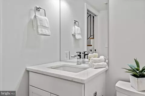Bath - 819 D St NE #34, Washington, DC 20002 photo 1 of 6
