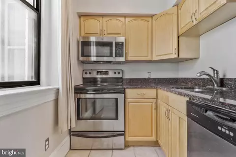 Kitchen - 520 E Street St NE #405, Washington, DC 20002 photo 2 of 3