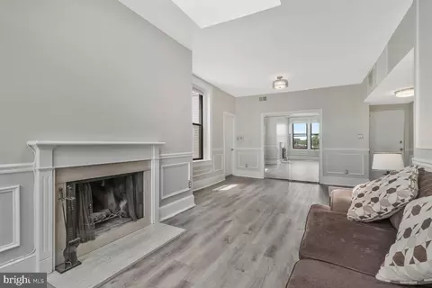 Living - 520 E Street St NE #405, Washington, DC 20002 photo 4 of 6