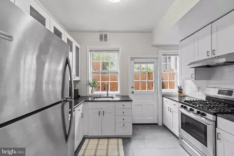 813 25th St NW, Washington, DC 20037 photo 19
