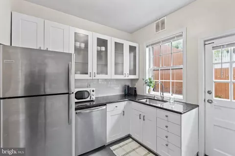 813 25th St NW, Washington, DC 20037 photo 18