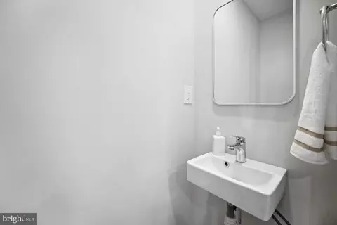 646 Acker Pl NE, Washington, DC 20002 photo 16