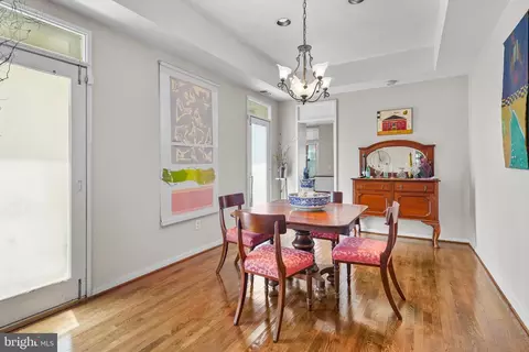 407 11th St SE, Washington, DC 20003 photo 9